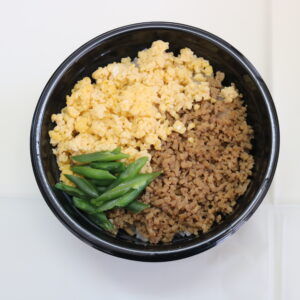 【キッチン花みずき】ジュニア弁当 卵鶏そぼろ丼