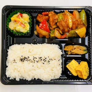 【にしまえストアー】カラフル野菜の酢鶏弁当